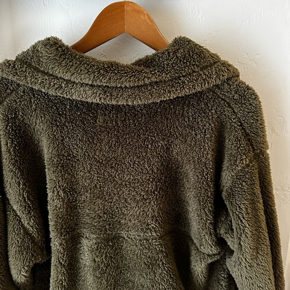 SO | Sherpa Pullover - Green - Picture 8 of 9